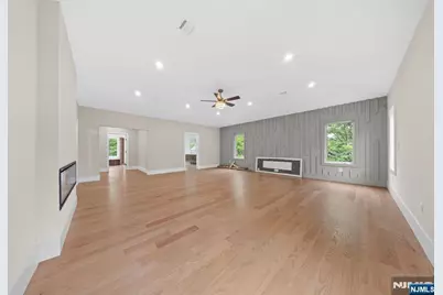 317 Edstan Way, Paramus, NJ 07652 - Photo 35