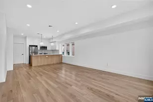 46 Hudson Ave B, Edgewater, NJ 07020 - Photo 3