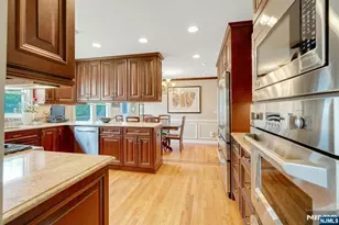 42-09 Cosgrove Ct, Fair Lawn, NJ 07410 - Photo 3