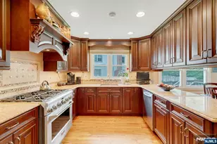 42-09 Cosgrove Ct, Fair Lawn, NJ 07410 - Photo 5