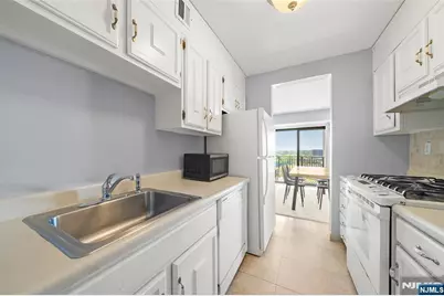 150 Overlook Avenue 8D #8D, Hackensack, NJ 07601 - Photo 9
