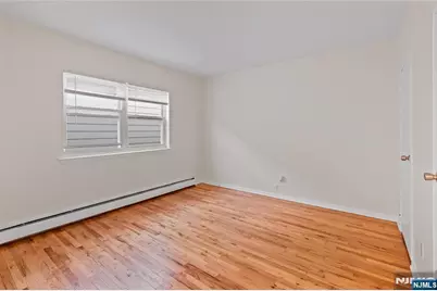 239 Crescent Lane 8 #8, Cliffside Park, NJ 07010 - Photo 5