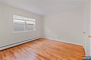 239 Crescent Ln 8, Cliffside Park, NJ 07010 - Photo 5