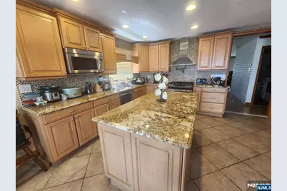 210 Newark Avenue, Lyndhurst Township, NJ 07071 - Photo 9