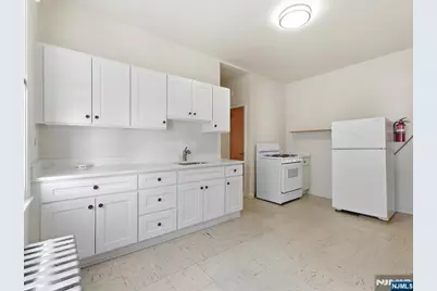 265 N 17th Street 2R #2R, Bloomfield, NJ 07003 - Photo 3