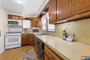 290 Winthrop Rd, Teaneck Township, NJ 07666 - Photo 9