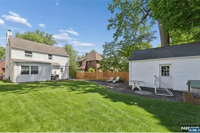290 Winthrop Road, Teaneck Township, NJ 07666 - Photo 15