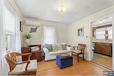 290 Winthrop Road, Teaneck Township, NJ 07666 - Photo 7