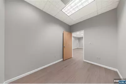 189 Greenwood Avenue, Midland Park, NJ 07432 - Photo 17