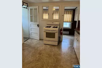 211 Paterson Avenue 2nd Fl #2nd Fl, Midland Park, NJ 07432 - Photo 21