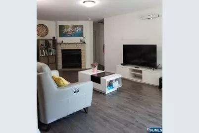 570 North Avenue F #F, Fort Lee, NJ 07024 - Photo 11
