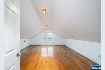 214 Columbus Place, Cliffside Park, NJ 07010 - Photo 9
