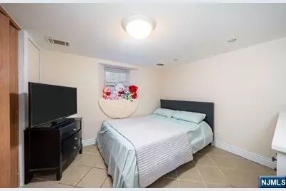 214 Columbus Place, Cliffside Park, NJ 07010 - Photo 23