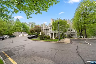 1014 Crown Court 1014 #1014, Mahwah, NJ 07430 - Photo 19