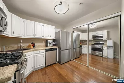 1014 Crown Court 1014 #1014, Mahwah, NJ 07430 - Photo 5