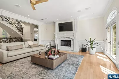 512 Winterburn Grove, Cliffside Park, NJ 07010 - Photo 3