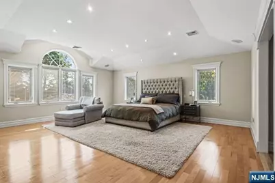 512 Winterburn Grove, Cliffside Park, NJ 07010 - Photo 5