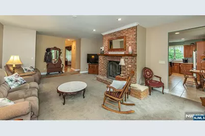 37 Thomas, Wayne, NJ 07470 - Photo 31