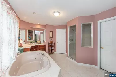 37 Thomas, Wayne, NJ 07470 - Photo 23