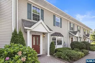 119 Panorama Dr 119, Edgewater, NJ 07020 - Photo 1