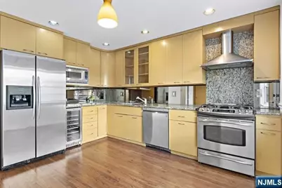 119 Panorama Drive 119 #119, Edgewater, NJ 07020 - Photo 13