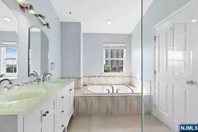 119 Panorama Drive 119 #119, Edgewater, NJ 07020 - Photo 19