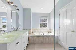 119 Panorama Dr 119, Edgewater, NJ 07020 - Photo 19