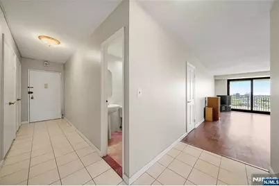 7855 Boulevard East 19L #19L, North Bergen, NJ 07047 - Photo 13