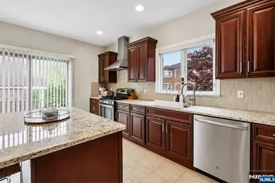 330 New York Avenue B #B, Fort Lee, NJ 07024 - Photo 23