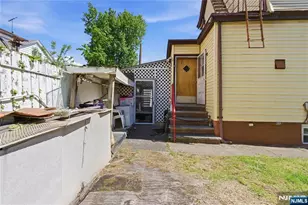 144-146 Pearsall, Jersey City, NJ 07305 - Photo 31