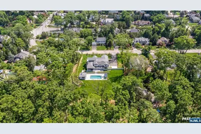 396 Knollwood Road, Ridgewood, NJ 07450 - Photo 3