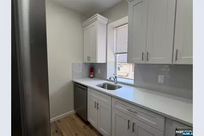 49 Summit Avenue 2 #2, Lyndhurst Township, NJ 07071 - Photo 5