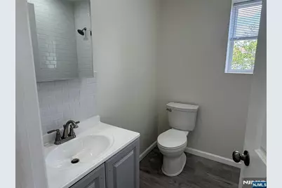 49 Summit Avenue 2 #2, Lyndhurst Township, NJ 07071 - Photo 5
