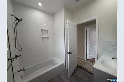 49 Summit Avenue 2 #2, Lyndhurst Township, NJ 07071 - Photo 9