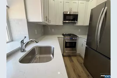 49 Summit Avenue 2 #2, Lyndhurst Township, NJ 07071 - Photo 3