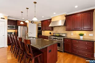 7 Wayland Dr, Verona, NJ 07044 - Photo 9