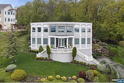 47 Mountainwood Court, Totowa, NJ 07512 - Photo 1