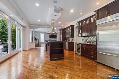 47 Mountainwood Court, Totowa, NJ 07512 - Photo 11