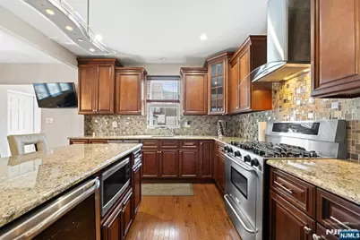 520 Prospect Place, Lyndhurst Township, NJ 07071 - Photo 5