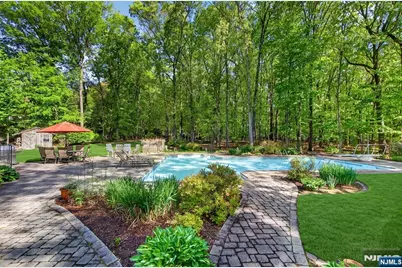 17 Appert Terrace, Mahwah, NJ 07430 - Photo 3
