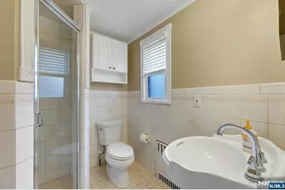 160 Clinton Avenue, Hillsdale, NJ 07642 - Photo 21