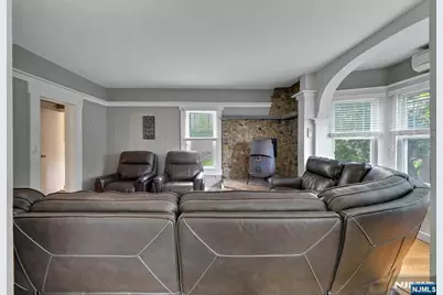 160 Clinton Avenue, Hillsdale, NJ 07642 - Photo 11