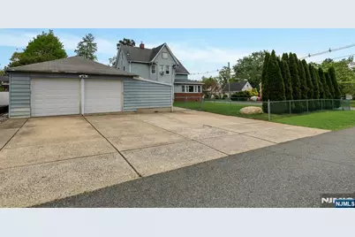 160 Clinton Avenue, Hillsdale, NJ 07642 - Photo 45