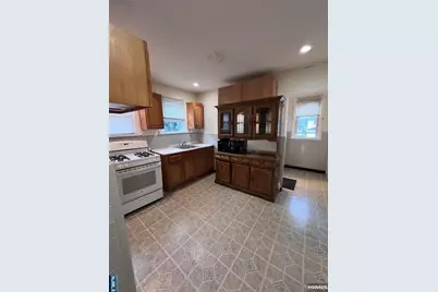 243 Madison Avenue 2 #2, Clifton, NJ 07011 - Photo 9