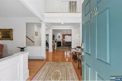122 White Pine Court, Paramus, NJ 07652 - Photo 5