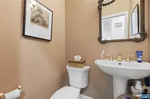 122 White Pine Ct, Paramus, NJ 07652 - Photo 13