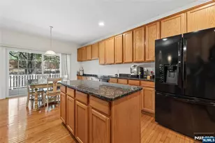 122 White Pine Ct, Paramus, NJ 07652 - Photo 17