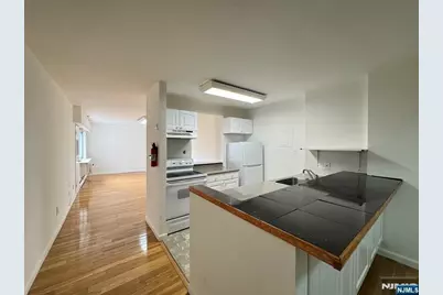 333 Grand Avenue 2R #2R, Palisades Park, NJ 07650 - Photo 5