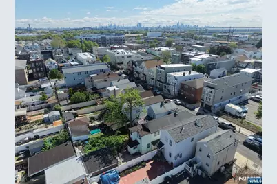 88 Komorn, Newark, NJ 07105 - Photo 5