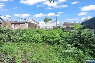 88 Komorn, Newark, NJ 07105 - Photo 13